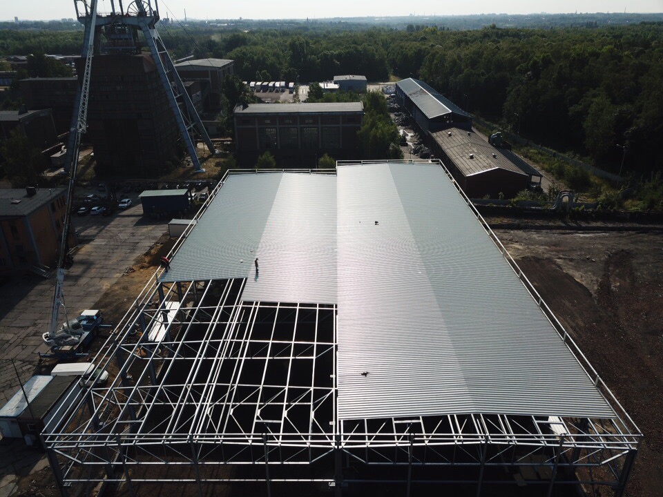 POCH sp. z o.o. -  wykonanie pokrycia dachu o pow. 3 000 m2